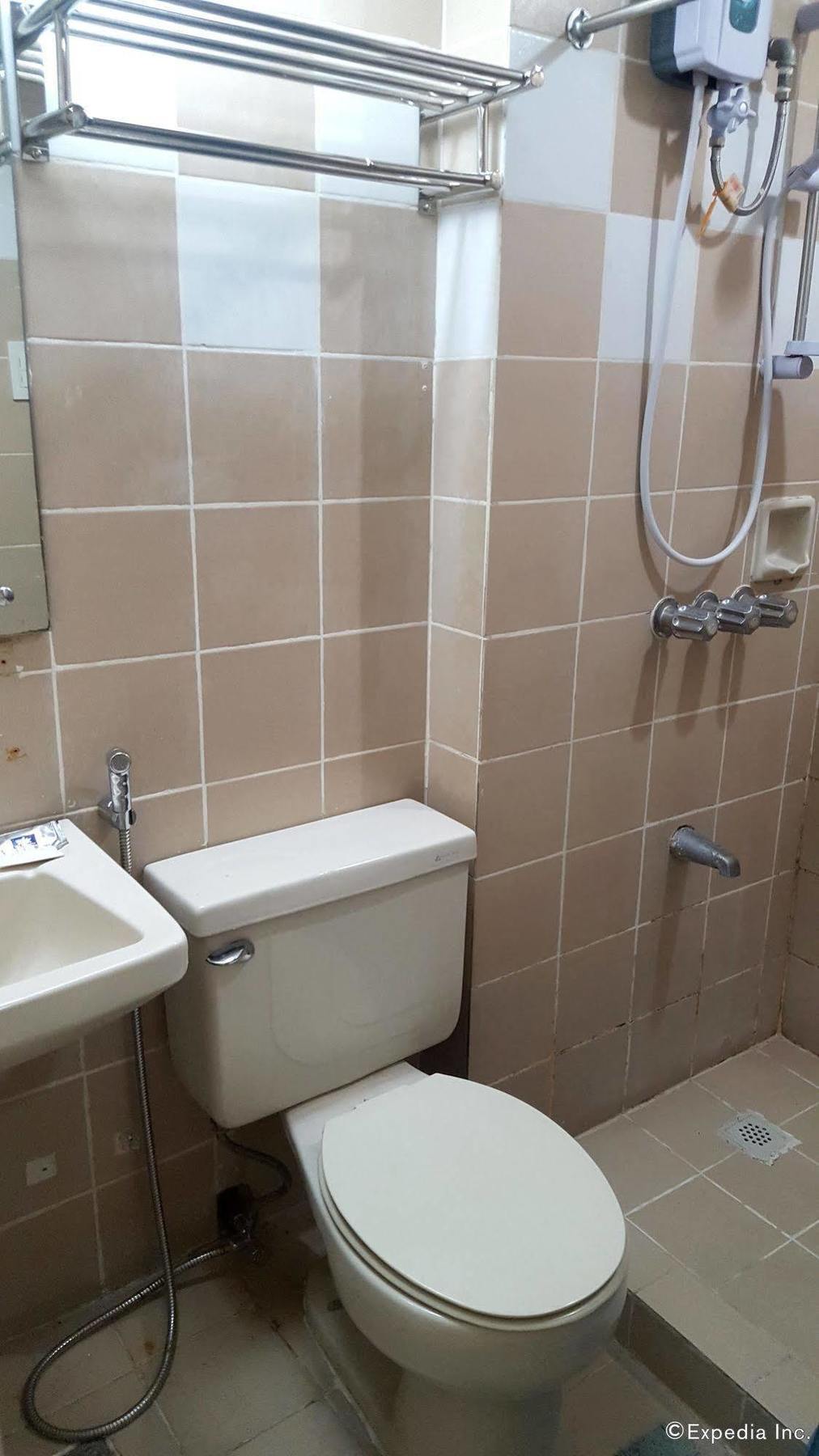 Mpt Suites Makati City Bagian luar foto