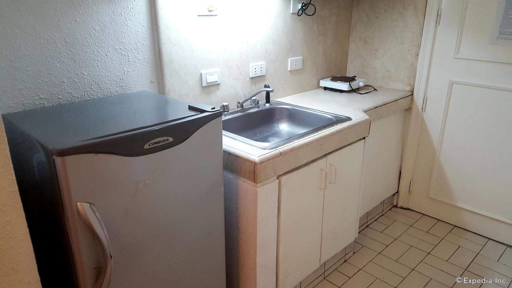 Mpt Suites Makati City Bagian luar foto
